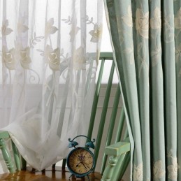 Verduisteringsgordijnen Van Katoen En Linnen, Geborduurd Met Scandinavische Bloemen