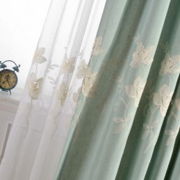 Verduisteringsgordijnen Van Katoen En Linnen, Geborduurd Met Scandinavische Bloemen